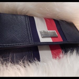 Tommy Hilfinger Trifold Wallet